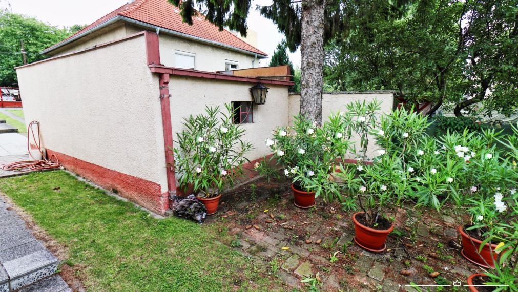 ABSOLUTE REAL / Stavebný pozemok 818 m2, ulica Na Grbe, Devínska Nová Ves, (voda, elektrina, plyn, kanalizácia, studňa - na pozemku), dostupná optika