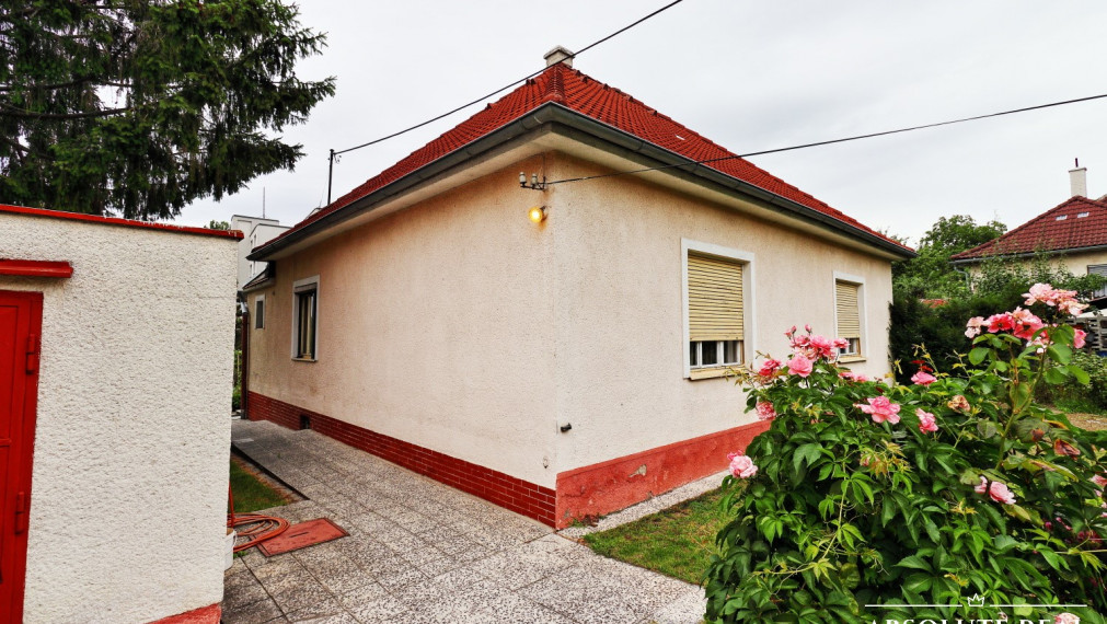 ABSOLUTE REAL / Stavebný pozemok 818 m2, ulica Na Grbe, Devínska Nová Ves, (voda, elektrina, plyn, kanalizácia, studňa - na pozemku), dostupná optika