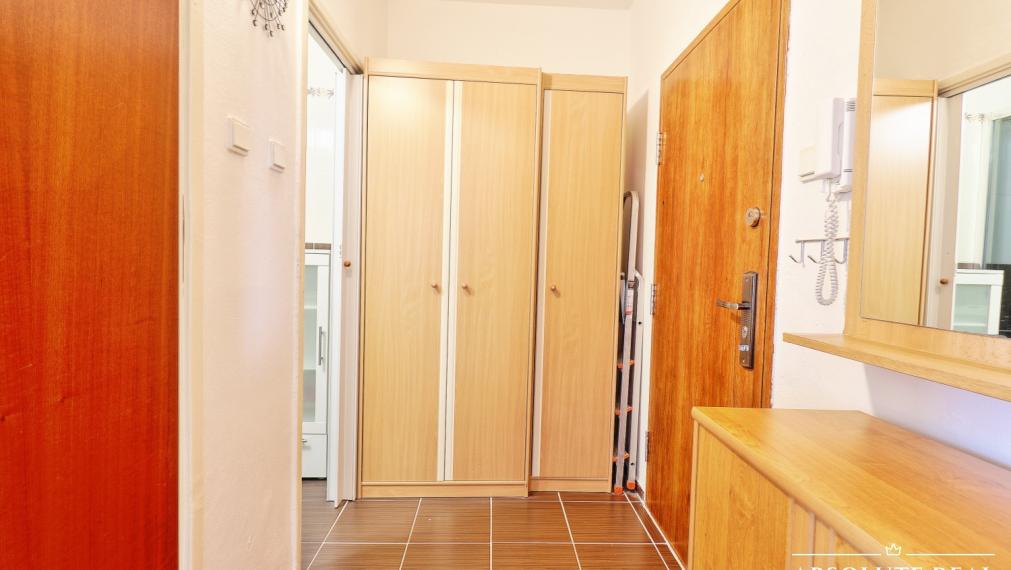 ABSOLUTE REAL / Pekný 1i byt v BA – Dúbravka, Drobného ulica, 33.02 m2, pivnica