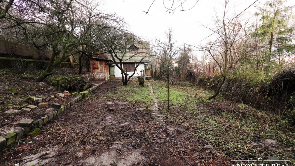 ABSOLUTE REAL / ZÁHRADA 364 m2, BRATISLAVA – DÚBRAVKA, Hanulova ulica, elektrina, mestská voda, oplotenie, chata