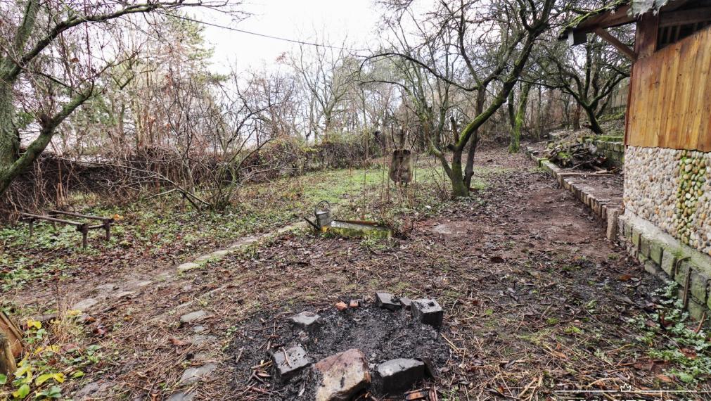 ABSOLUTE REAL / ZÁHRADA 364 m2, BRATISLAVA – DÚBRAVKA, Hanulova ulica, elektrina, mestská voda, oplotenie, chata