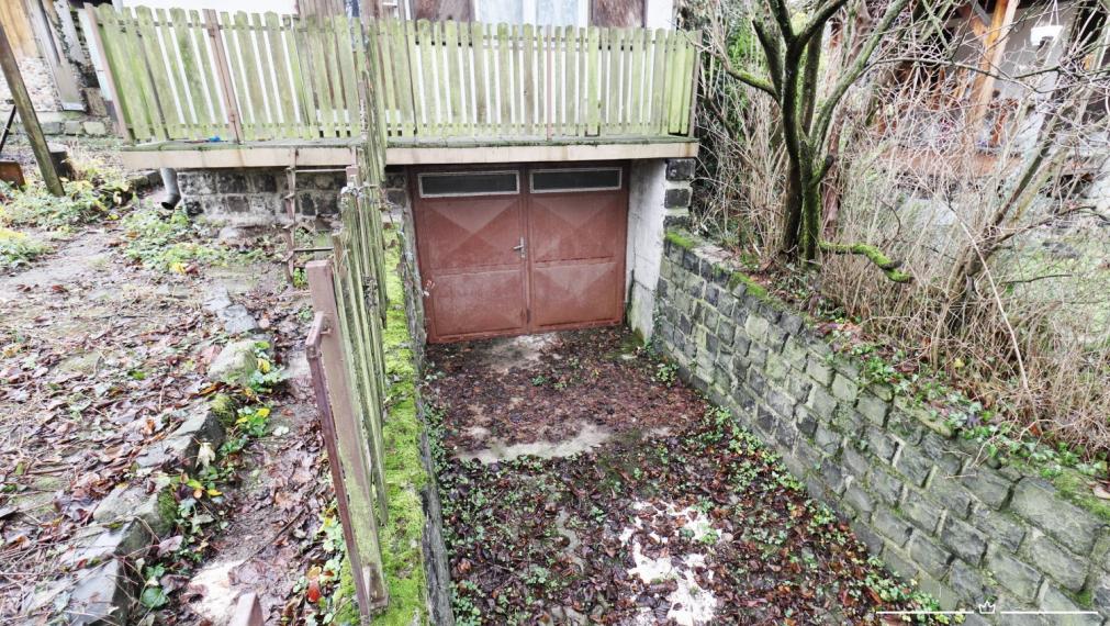 ABSOLUTE REAL / ZÁHRADA 364 m2, BRATISLAVA – DÚBRAVKA, Hanulova ulica, elektrina, mestská voda, oplotenie, chata