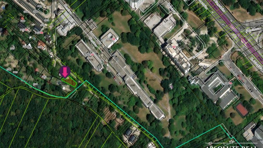 ABSOLUTE REAL / ZÁHRADA 364 m2, BRATISLAVA – DÚBRAVKA, Hanulova ulica, elektrina, mestská voda, oplotenie, chata