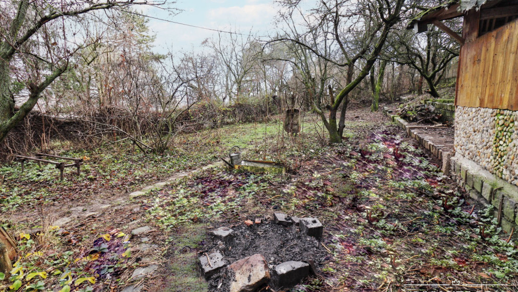 ABSOLUTE REAL / ZÁHRADA 364 m2, BRATISLAVA – DÚBRAVKA, Hanulova ulica, elektrina, mestská voda, oplotenie, chata