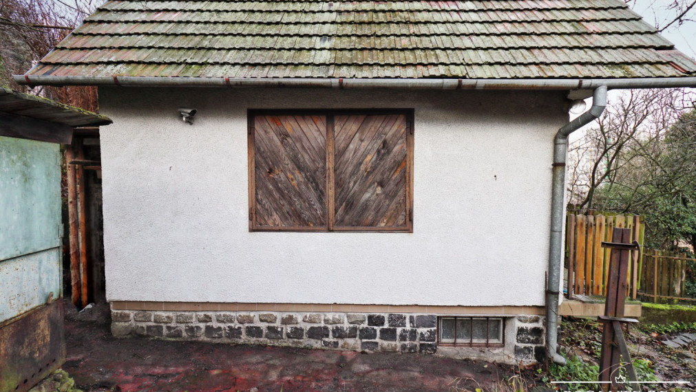 ABSOLUTE REAL / ZÁHRADA 364 m2, BRATISLAVA – DÚBRAVKA, Hanulova ulica, elektrina, mestská voda, oplotenie, chata