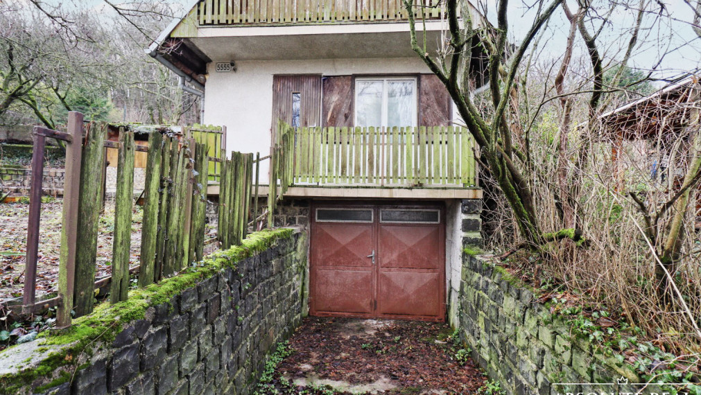 ABSOLUTE REAL / ZÁHRADA 364 m2, BRATISLAVA – DÚBRAVKA, Hanulova ulica, elektrina, mestská voda, oplotenie, chata