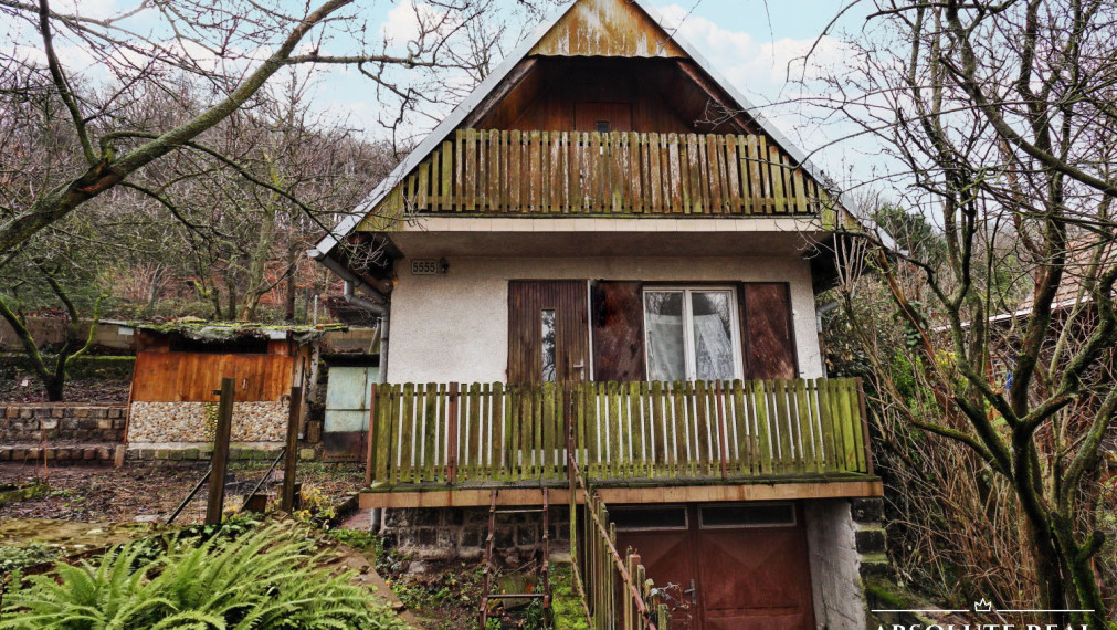 ABSOLUTE REAL / ZÁHRADA 364 m2, BRATISLAVA – DÚBRAVKA, Hanulova ulica, elektrina, mestská voda, oplotenie, chata