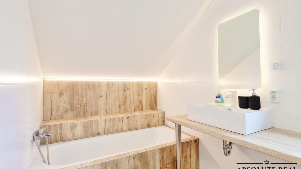 ABSOLUTE REAL / 5i dom, Bratislava DNV – Ílová ulica, 169.5 m2, terasa, záhrada