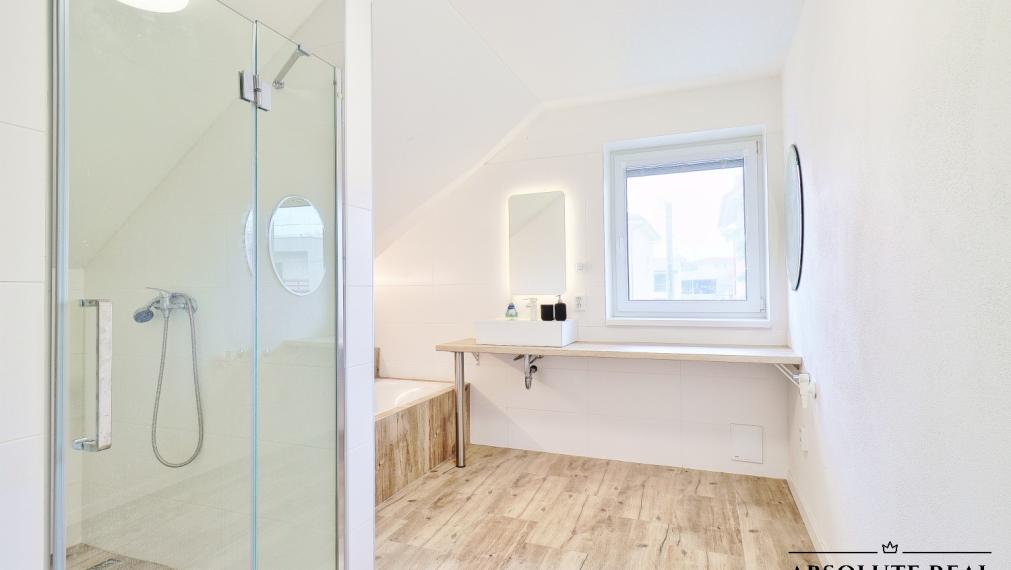 ABSOLUTE REAL / 5i dom, Bratislava DNV – Ílová ulica, 169.5 m2, terasa, záhrada