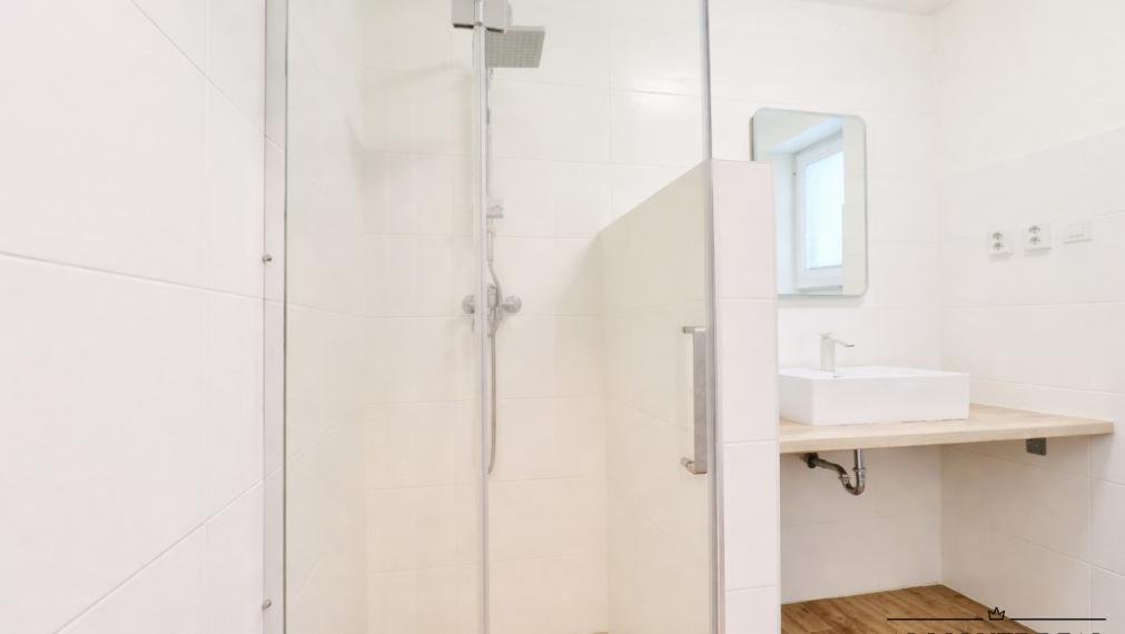 ABSOLUTE REAL / 5i dom, Bratislava DNV – Ílová ulica, 169.5 m2, terasa, záhrada