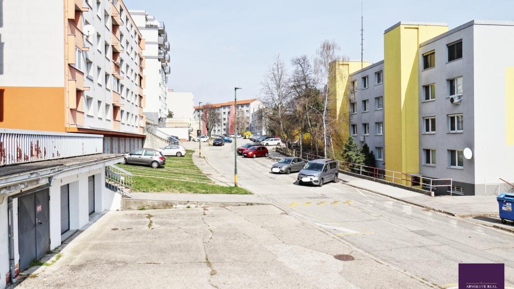 ABSOLUTE REAL / 3i nebytový priestor – KANCELÁRIA, SKLAD, SLUŽBY, Bratislava Dúbravka – Tranovského ulica, 59 m2
