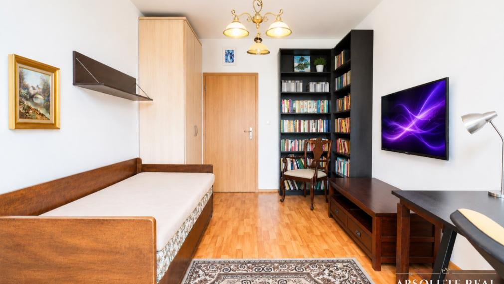 ABSOLUTE REAL / priestranný 3i byt v BA – Záhorská Bystrica, Bratislavská ulica, 93.6 m2, 2x balkón, pivnica, vnútorné garážové státie, kočikáreň, pavlač