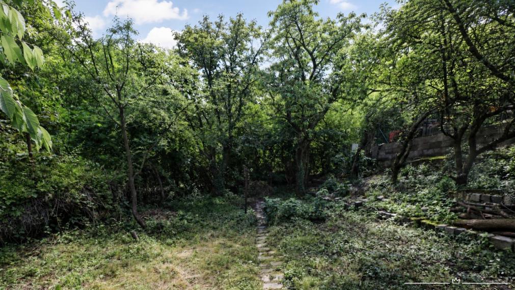 ABSOLUTE REAL / ZÁHRADA 364 m2, BRATISLAVA – DÚBRAVKA, Hanulova ulica, elektrina, mestská voda, oplotenie, chata