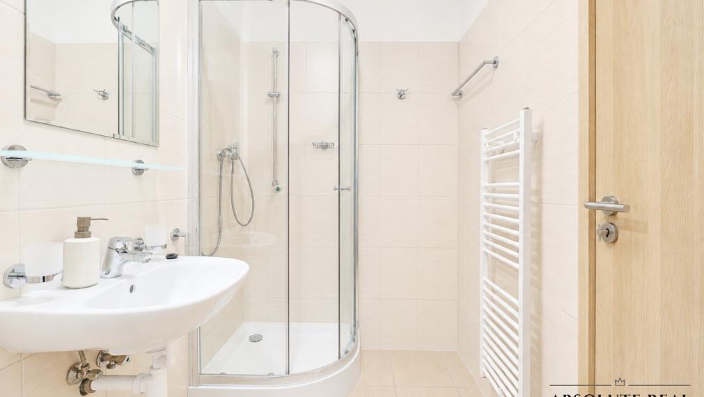 ABSOLUTE REAL / Útulný 2i apartmán v BA – Petržalke, Betliarska ul., bazén, posilňovňa