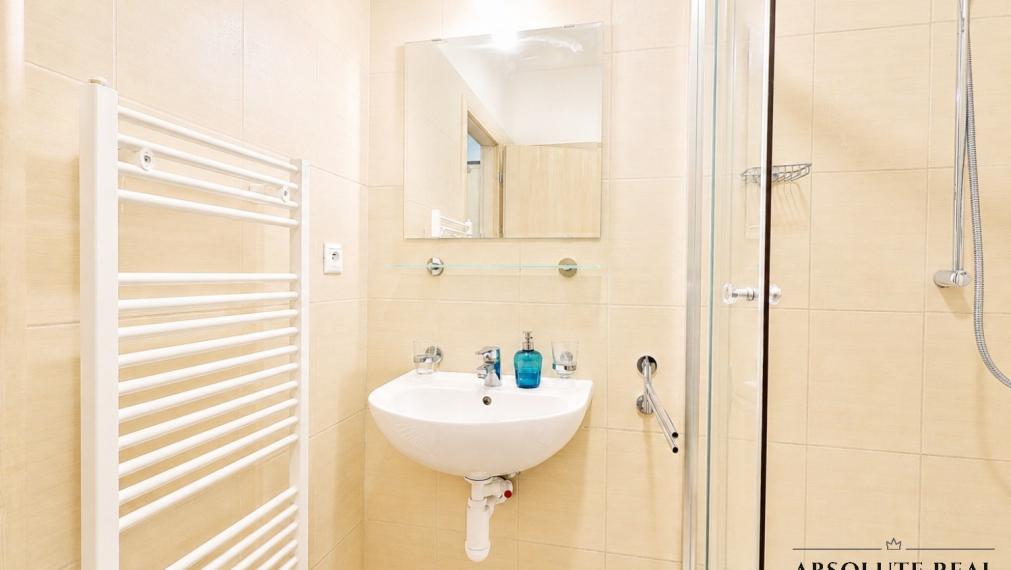ABSOLUTE REAL / Útulný 2i apartmán v BA – Petržalke, Betliarska ul., bazén, posilňovňa