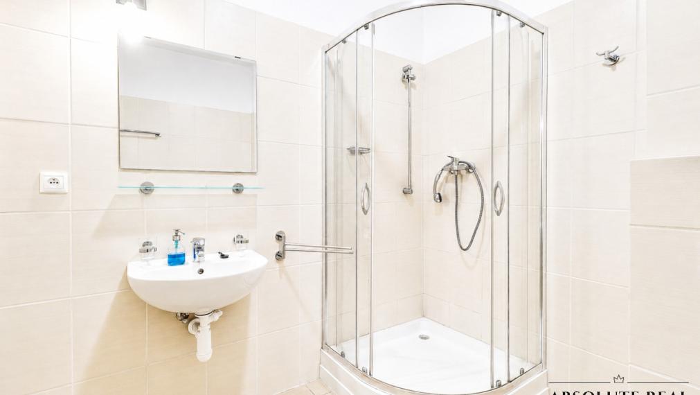 ABSOLUTE REAL / Útulný 2i apartmán v BA – Petržalke, Betliarska ul., bazén, posilňovňa