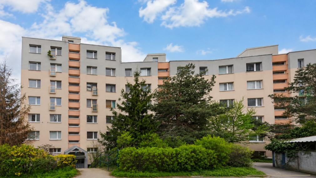 ABSOLUTE REAL / 3i byt, Bratislava – Karlova Ves, Ľ. Fullu, 67 m2, 2x loggia, predzáhradka 44 m2