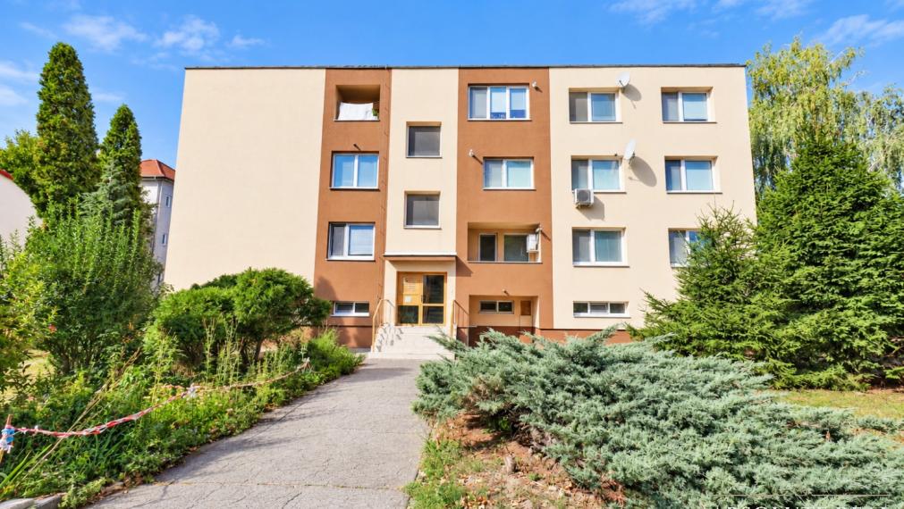 ABSOLUTE REAL / 3i byt s lodžiou Stupava, Školská ul., 72.3 m2, garáž, pivnica