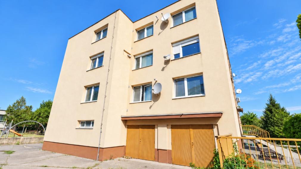 ABSOLUTE REAL / 3i byt s lodžiou Stupava, Školská ul., 72.3 m2, garáž, pivnica