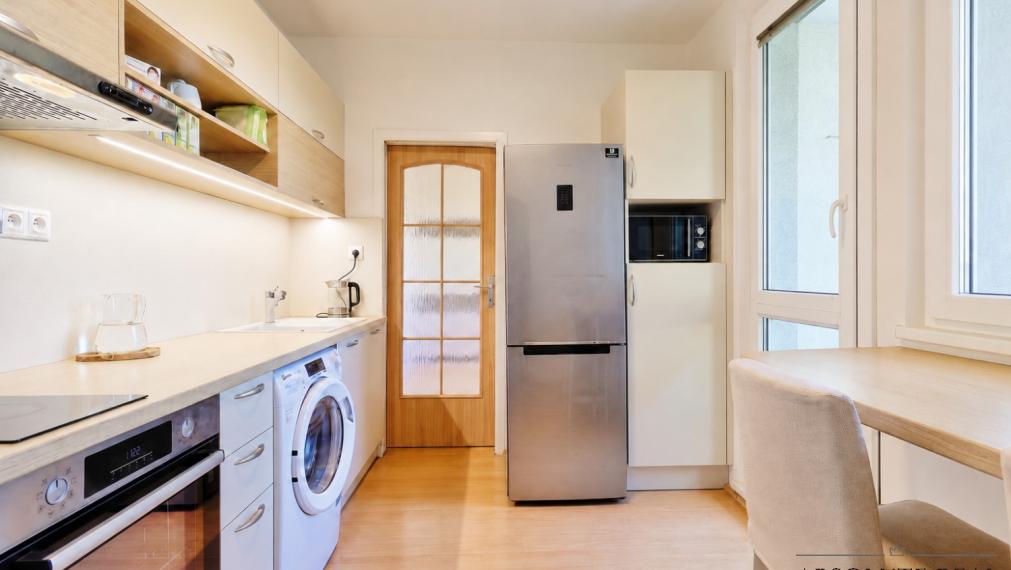 ABSOLUTE REAL / pekný 3i byt v Bratislave – Petržalke, Mlynarovičova ulica, 69.8 m2, lodžia, šatník, pivnica