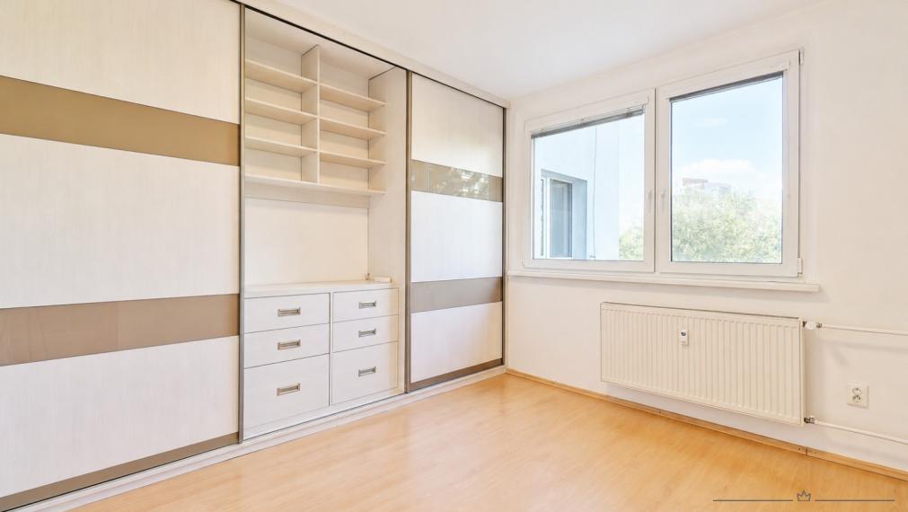 ABSOLUTE REAL / pekný 3i byt v Bratislave – Petržalke, Mlynarovičova ulica, 69.8 m2, lodžia, šatník, pivnica