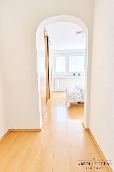 ABSOLUTE REAL / pekný 3i byt v Bratislave – Petržalke, Mlynarovičova ulica, 69.8 m2, lodžia, šatník, pivnica