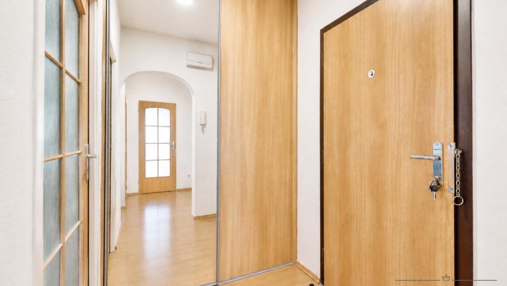 ABSOLUTE REAL / pekný 3i byt v Bratislave – Petržalke, Mlynarovičova ulica, 69.8 m2, lodžia, šatník, pivnica