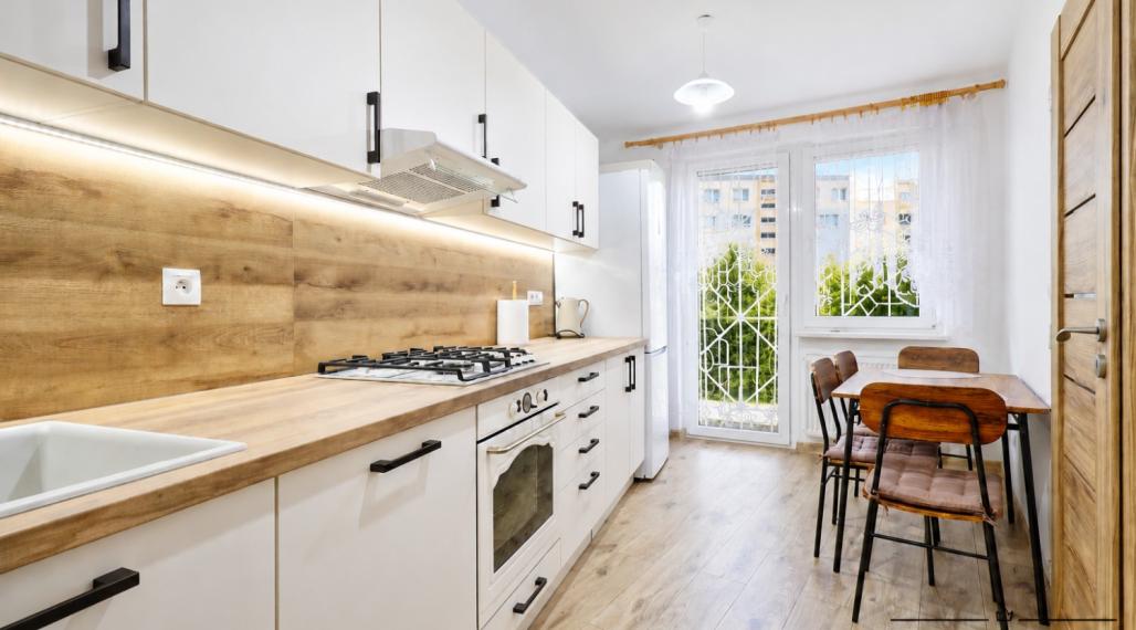 ABSOLUTE REAL / 3i byt, Bratislava – Karlova Ves, Ľ. Fullu, 67 m2, 2x loggia, predzáhradka 44 m2