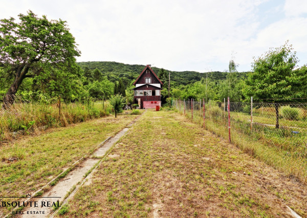 ABSOLUTE REAL / ZÁHRADA 437 m2, BRATISLAVA – DEVÍNSKA NOVÁ VES, Vukovarská ulica, elektrina, voda, oplotenie, chata