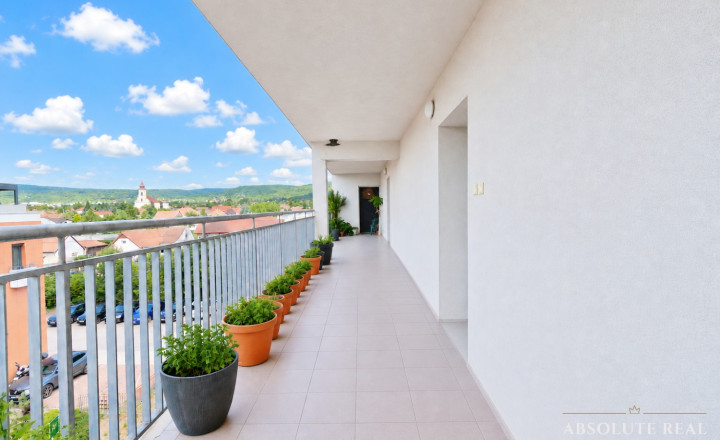 ABSOLUTE REAL / priestranný 3i byt v BA – Záhorská Bystrica, Bratislavská ulica, 93.6 m2, 2x balkón, pivnica, vnútorné garážové státie, kočikáreň, pavlač - fotografia 16