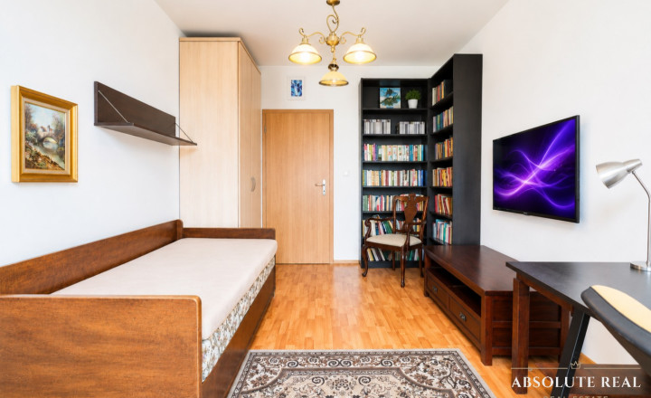 ABSOLUTE REAL / priestranný 3i byt v BA – Záhorská Bystrica, Bratislavská ulica, 93.6 m2, 2x balkón, pivnica, vnútorné garážové státie, kočikáreň, pavlač - fotografia 7