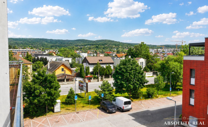 ABSOLUTE REAL / priestranný 3i byt v BA – Záhorská Bystrica, Bratislavská ulica, 93.6 m2, 2x balkón, pivnica, vnútorné garážové státie, kočikáreň, pavlač - fotografia 19