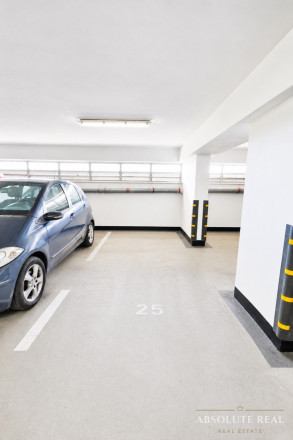 ABSOLUTE REAL / priestranný 3i byt v BA – Záhorská Bystrica, Bratislavská ulica, 93.6 m2, 2x balkón, pivnica, vnútorné garážové státie, kočikáreň, pavlač - fotografia 20