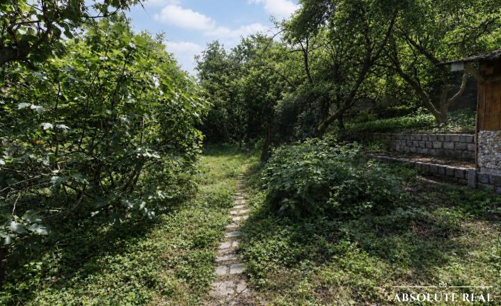 ABSOLUTE REAL / ZÁHRADA 364 m2, BRATISLAVA – DÚBRAVKA, Hanulova ulica, elektrina, mestská voda, oplotenie, chata - fotografia 4