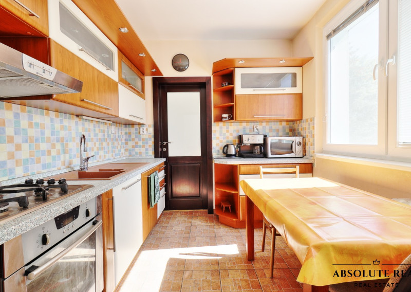 Veľký 3,5i byt v BA – Dúbravka, Sekurisova ul., 79 m2, lodžia